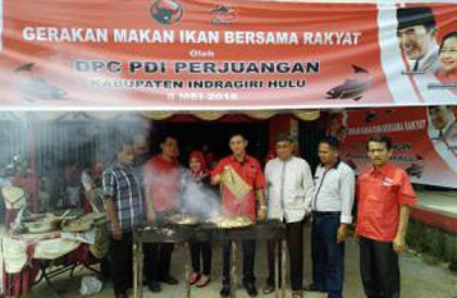 PDI-P Inhu Gelar Gerakan Gemar Makan Ikan Bersama Rakyat