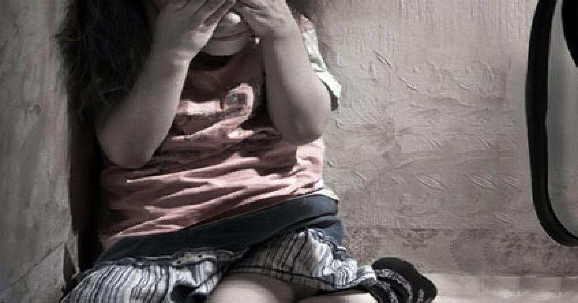 Paman Cabuli Keponakan yang Berusia Tiga Tahun di Belakang Rumah