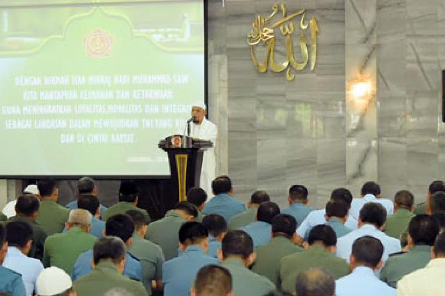 Panglima TNI: Jadikan Peringatan Isra Miraj sebagai Sarana Tingkatkan Iman dan Taqwa