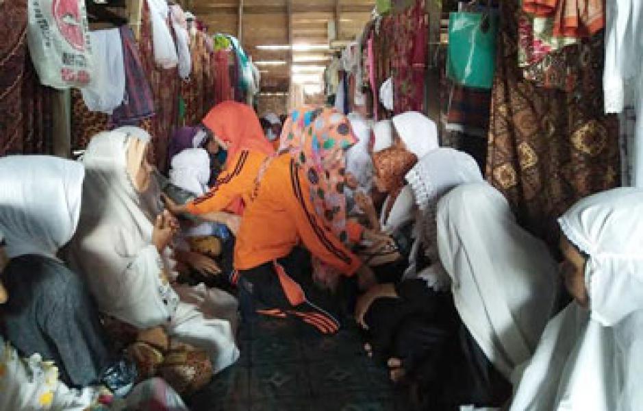 Peduli Kasih Lansia dan Ultah Massal Staf Puskesmas