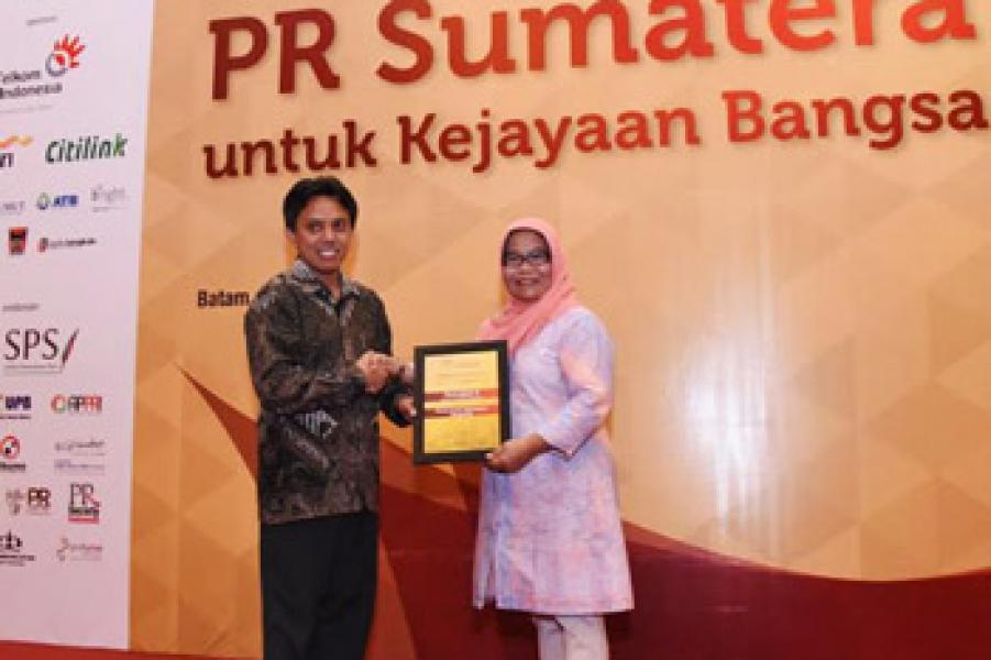 Pemkab Bengkalis Terima Anugrah The 1st PR Indonesia Media Relations Awards & Summit 2016