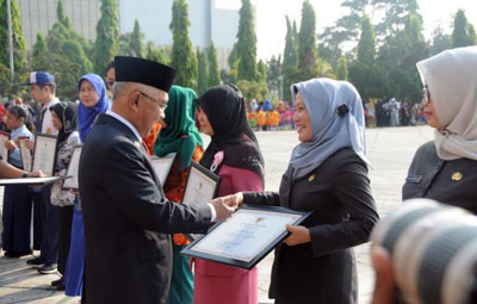 Peringatan Hardiknas, Plt Gubri: Peserta Didik Harus Berkarya