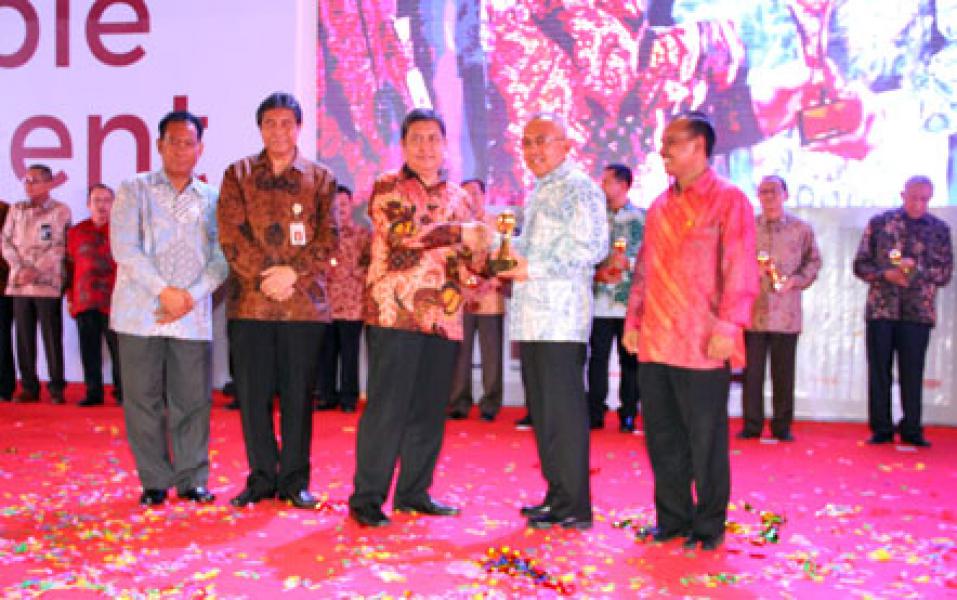 Riau dan Kepri Raih 4 Penghargaan, Top Pembina BUMD 2016 dan Top CEO BUMD 2016