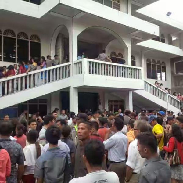 Saling Ejek, Dua Kubu Jemaat Gereja HKBP Sumber Sari Bentrok