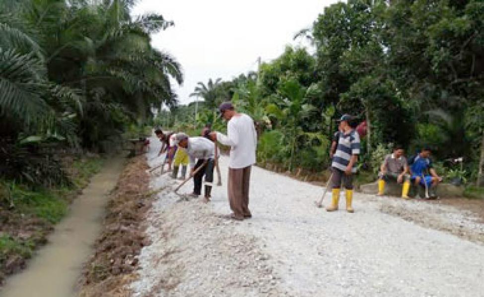 Senyum dan Semangat Masyarakat Dalam TMMD Ke 96 Kodim 0320/Dumai