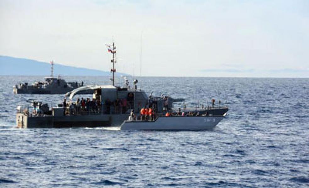 TNI Jemput 4 WNI ABK di Perairan Laut Filipina
