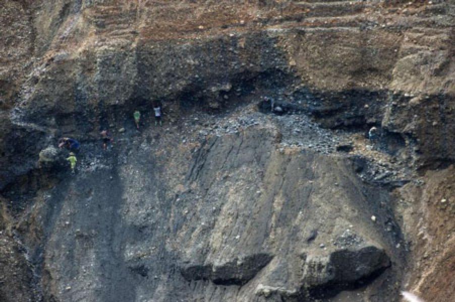 Tambang Batu Giok Longsor, 12 Orang Tewas