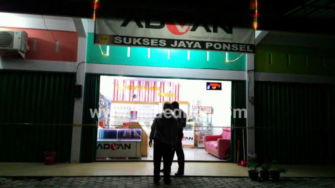 Tiga Perampok Bersenpi Satroni Konter HP di Pekanbaru