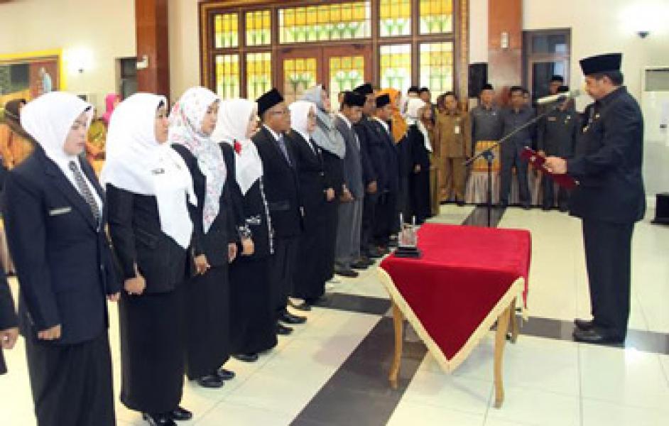 Wabup Siak Lantik 16 Kepala Sekolah