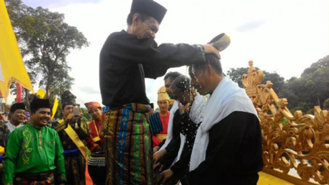 Wabup Zardewan Buka Prosesi Ritual Adat Mandi Balimau Sultan Pelalawan