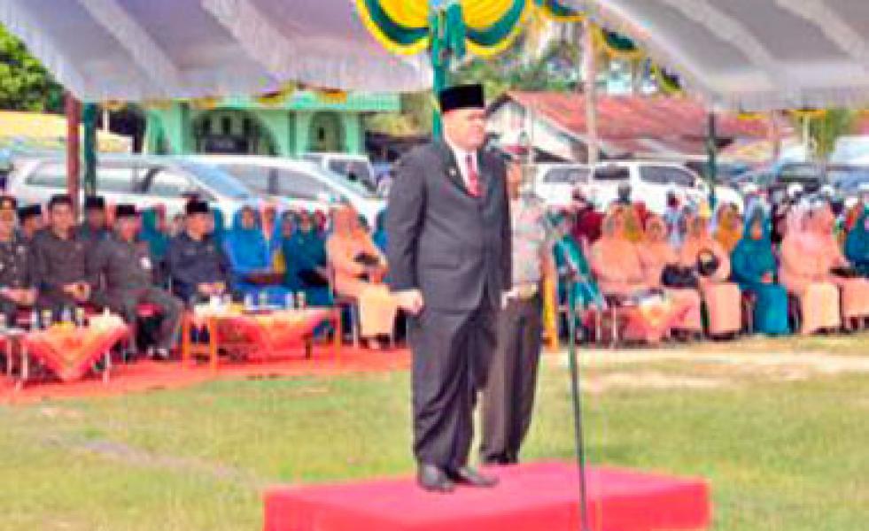 Yopi Irup Pada Upacara Hardiknas