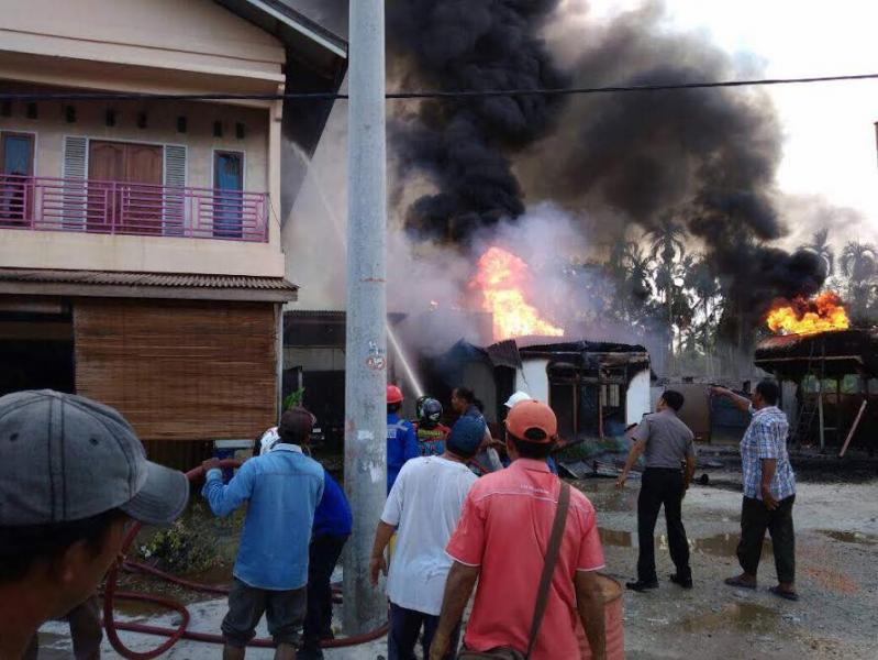 APMS di Siak Terbakar Saat Proses Bongkar Muatan Dari Truck ke Tangki