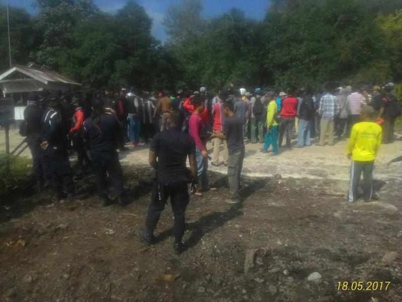 Aksi Damai Masyarakat ke PT Selaras Abadi Utama Berujung Bentrok