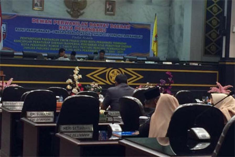 DPRD Pekanbaru Sampaikan Pandangan Fraksi Tentang Ranperda RPJPD 2005-2025