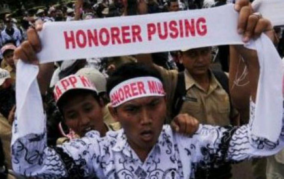 Gara-Gara Tak Gajian, Guru Bantu Dikeluarkan Dari Kontrakan 