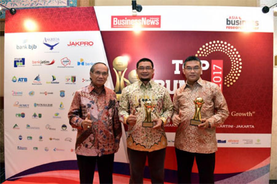 Gubernur Riau untuk Kedua Kalinya Dianugerahi TOP Pembina BUMD