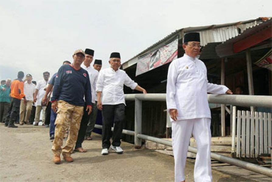 Gubri Tinjau Bencana Longsor Di Tanah Merah 
