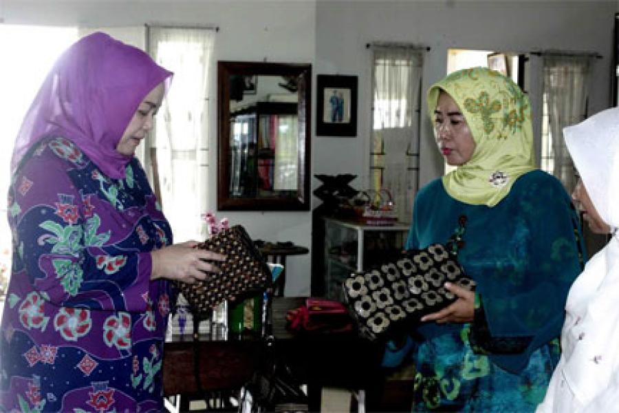 Hasil Tenun Tertinggal Jauh Dari Siak dan Pekanbaru, Dekranasda Inhil Butuh Pembinaan 