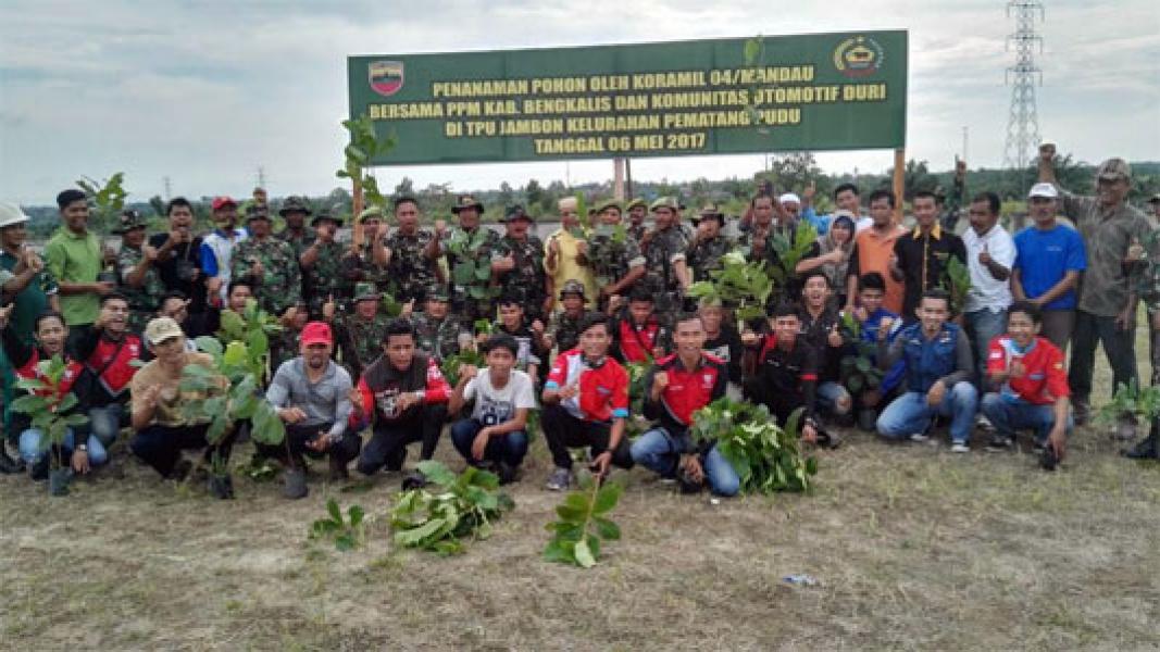 Koramil 04/Mandau Bersama PPM Bengkalis dan Komunitas Otomotif Duri Tanam 500 Pohon Sirsak dan Ketapang