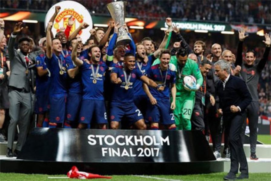 Libas Ajax 2-0, MU Raih Trofi Liga Europa Musim 2016/2017