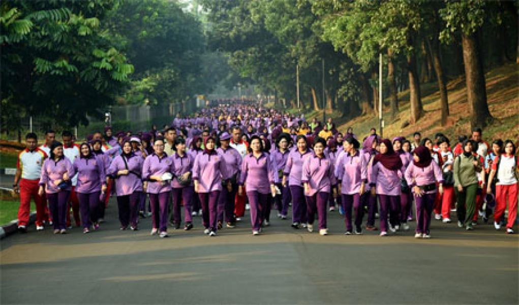 Ribuan Orang Ikuti Gerak Jalan Santai Meriahkan HUT Ke-51 IKKT PWA