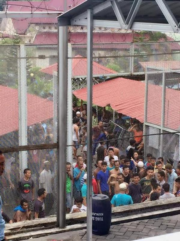 Rutan Kelas II B Sialang Bungkuk Dibobol, Ratusan Tahanan Kabur