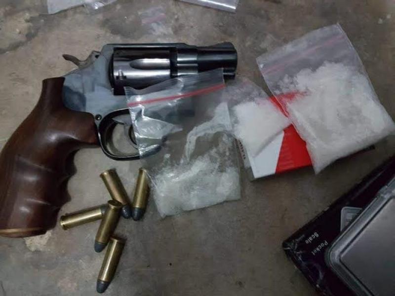 Tiga Tersangka Narkoba di Pekanbaru Ditangkap Berikut Pistol Revolver