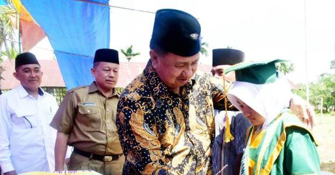 Wakil Bupati H Rosman Malomo Hadiri Wisuda Madrasah Al-huda Al-Ilahiyah Mugomulyo 