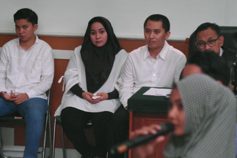 2 Bos First Travel Dituntut 20 Tahun Penjara & Denda Rp10 Miliar