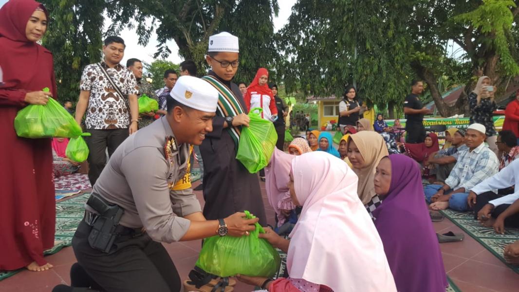 Awali Minggu Pertama Ramadhan, Tim Jumat Barokah Buka Bersama Petugas Kebersihan