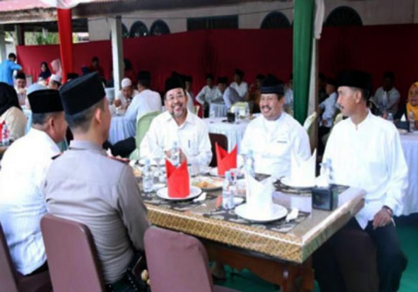 Bupati Amril Buka Puasa Bersama Warga Kecamatan Pinggir