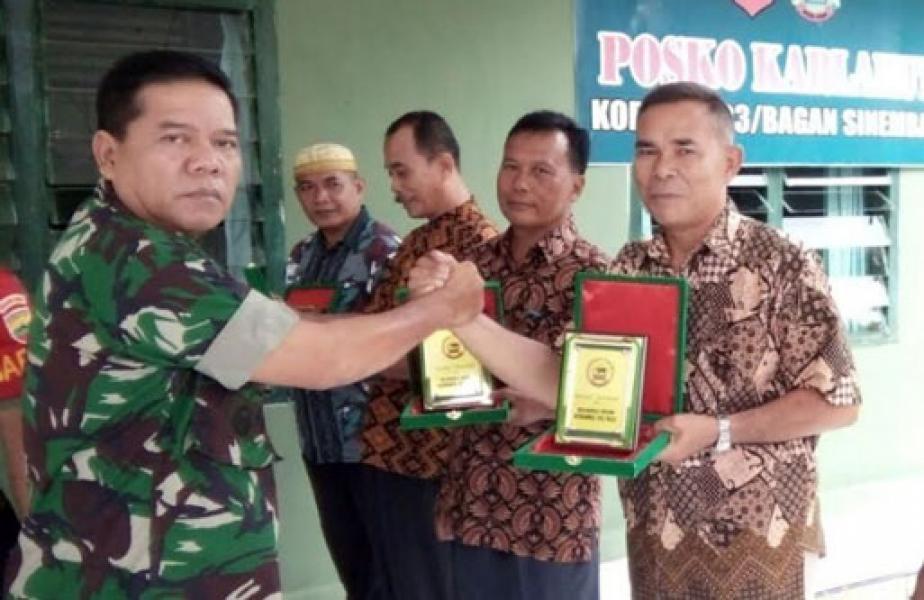 Danramil 03/Bagan Sinembah Berikan Cenderamata Kepada Personel MPP Dan Pensiun