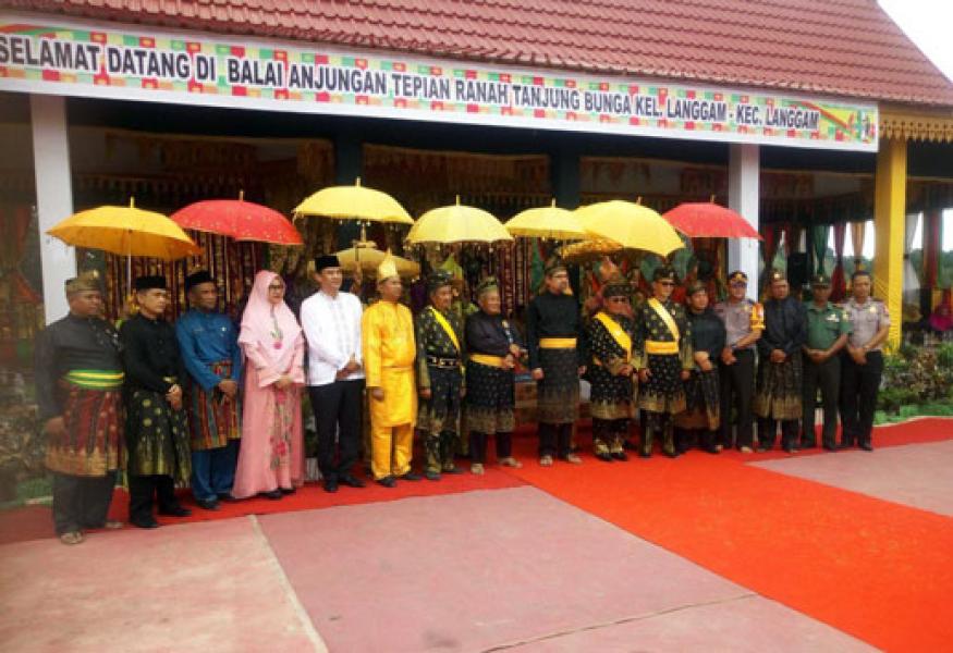 Danramil Langgam Beserta Babinsa Hadiri Balimau Kasai Potang Mogang