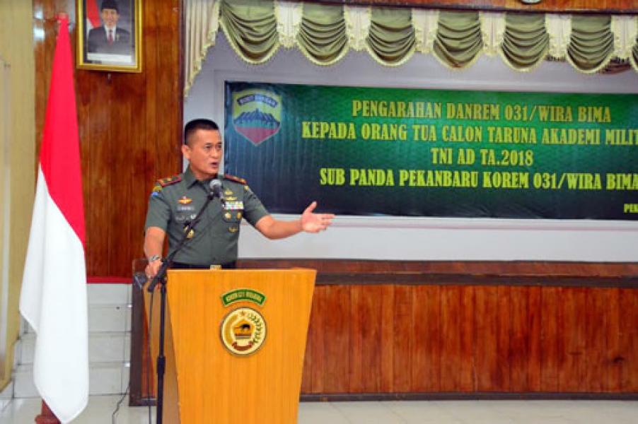 Danrem 031 Wira Bima Beri Arahan Kepada Orang Tua Calon Taruna  Akmil