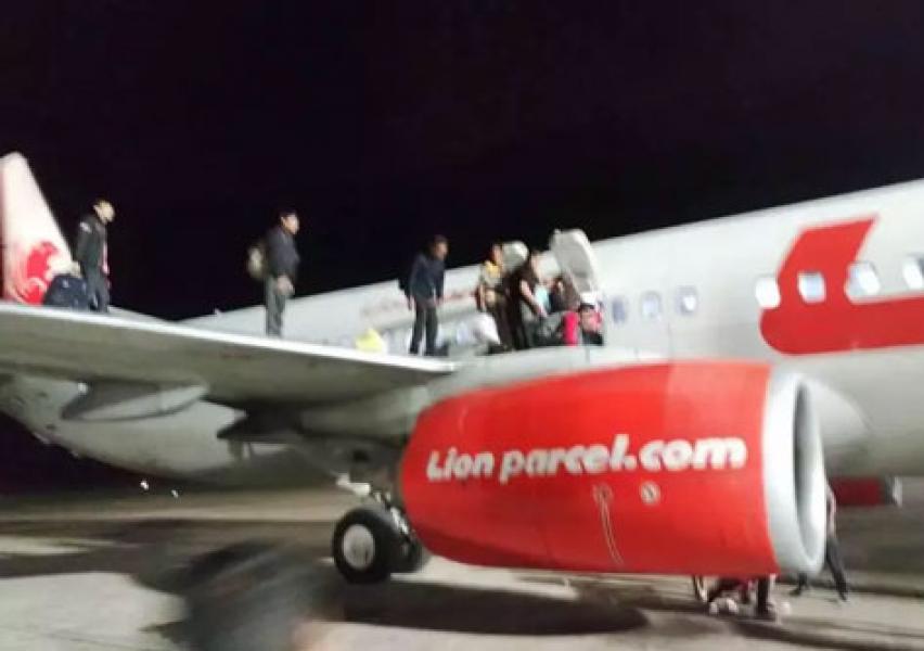 Detik-Detik Penumpang Lion Air Berhamburan Keluar Pesawat Usai Diancam Bom