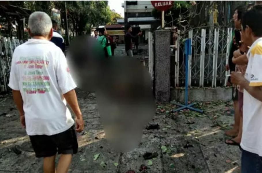 Dua Wanita Pakai Rompi Diduga Ledakkan Diri di Gereja Santa Maria