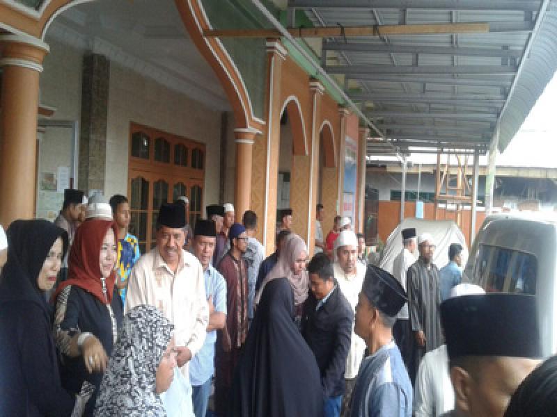Ikut Melayat, Alfedri Sampaikan Belasungkawa Pada Keluarga Korban Lakalantas di Perawang