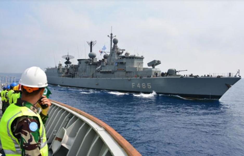 KRI Usman Harun-359 Laksanakan Latihan Mailbag Transfer Dengan HS Themistokles-F465 di Laut Mediterania