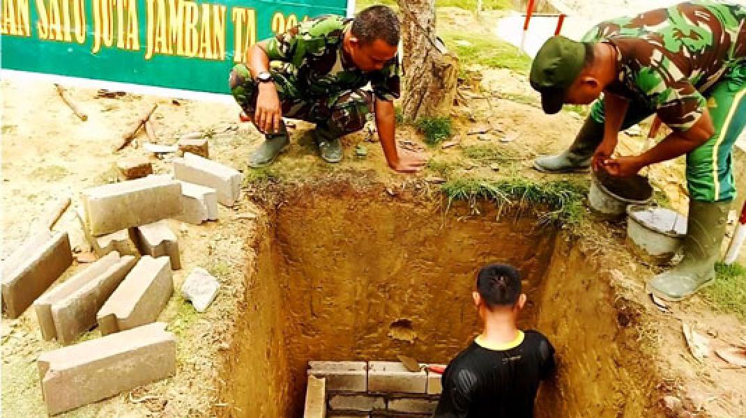 Koramil 02 Rambah Bangunkan 12 unit Jamban Warga