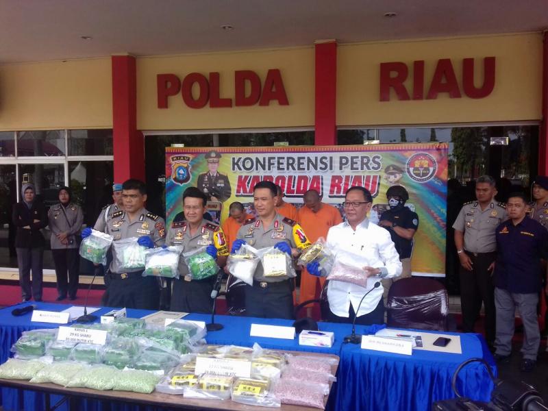 Modus Baru, 29 Kg Sabu dan 20 Ribu Butir Pil Ekstasi Disimpan Dalam Kotak Box Besi Dibawah Mobil