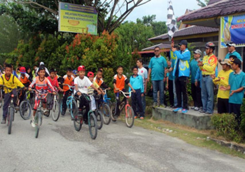 Peringati Hardiknas, Disdikbud Siak Gelar Fun Bike
