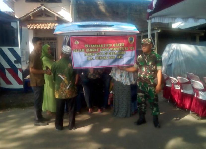 Rangkaian Penutupan TMMD Reg-101, Disdukcapil adakan pendataan dan perekaman e-KTP