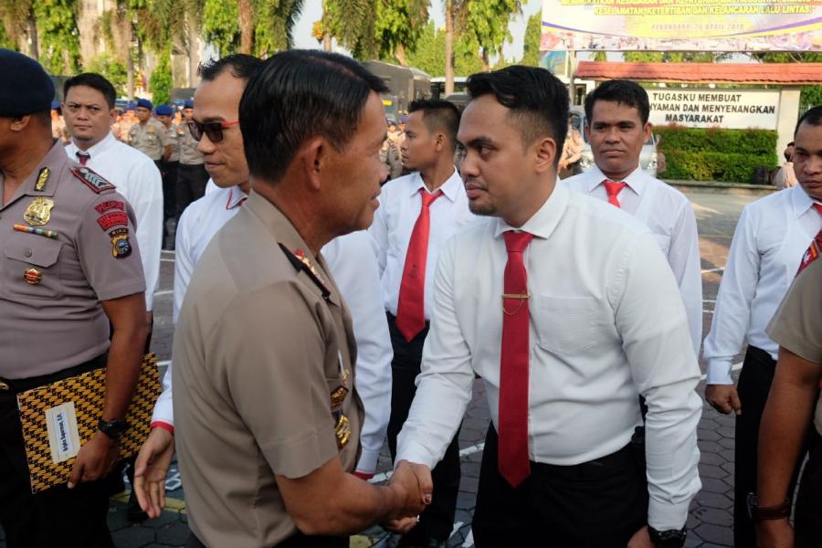 Sebelas Personil Polresta Pekanbaru Dapat Reward dari Kapolda Riau