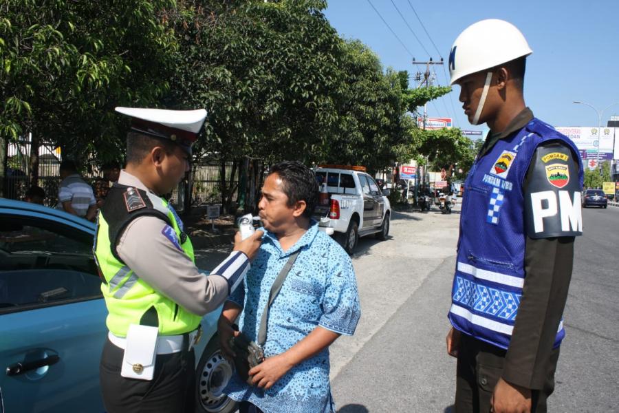 Seminggu Pelaksanaan Operasi Patuh 690 Pelanggar Terjaring, Satlantas Gunakan Alat Deteksi Alkohol Di Jalan Tambusai