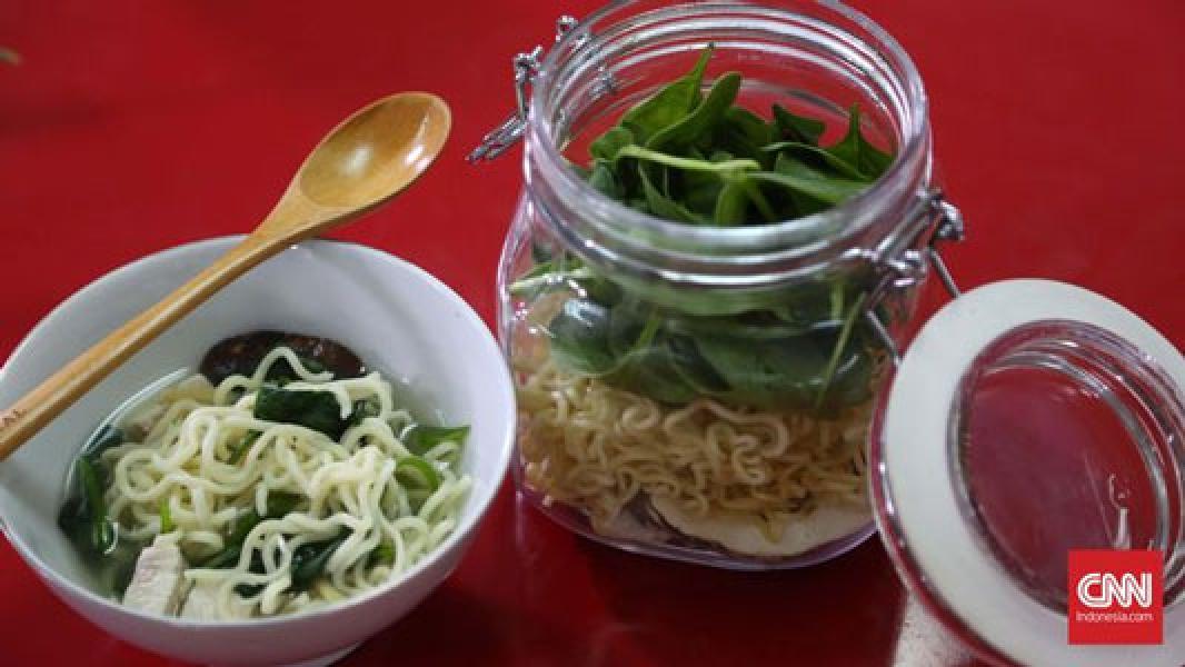 �Bahaya� Makan Mi Instan Saat Sahur