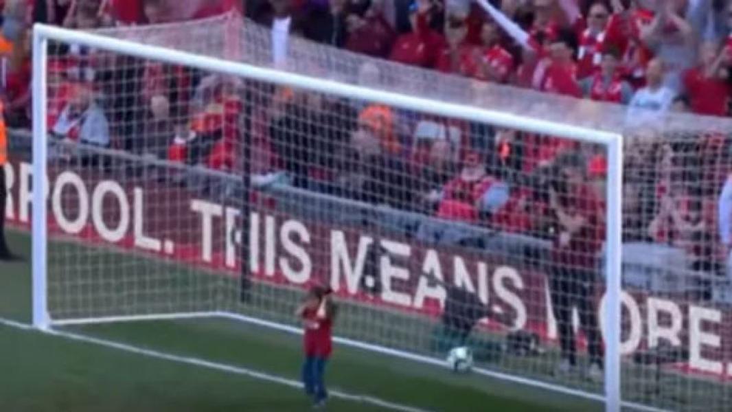 Aksi Lucu Anak Mohamed Salah di Anfield Jadi Sorotan Suporter 