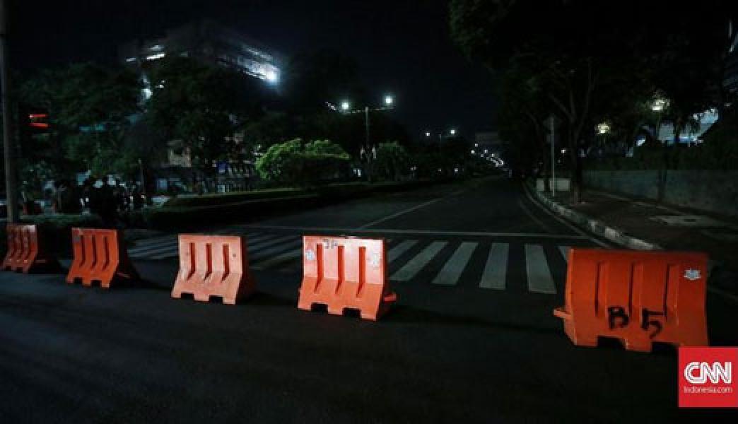 Aparat Tutup Jalan Imam Bonjol, Panser Marinir Berseliweran