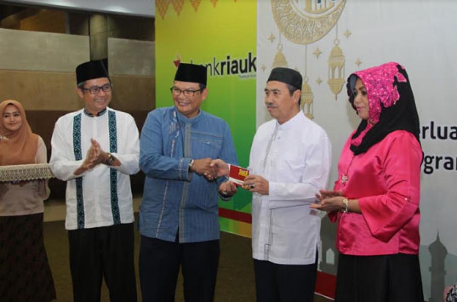 Gubernur Riau Gunakan Tabungan Sinar Wadiah Bank Riau Kepri