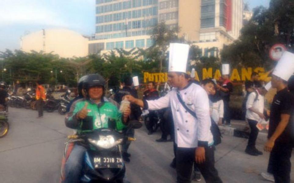 ICA Riau Bagi-bagi 1600 Tajil Ramadhan