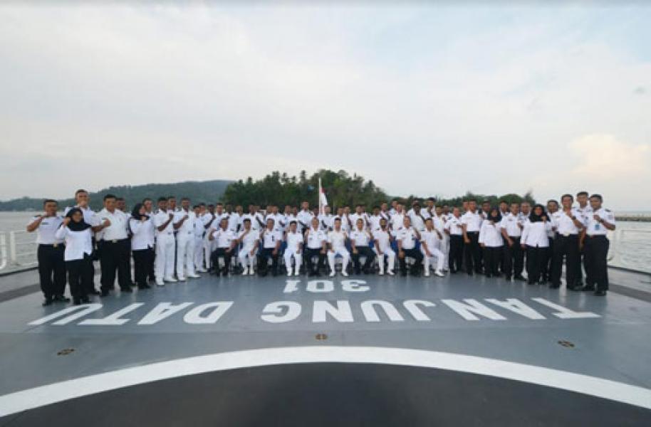 KN Tanjung Datu-301 Open Ship di India
